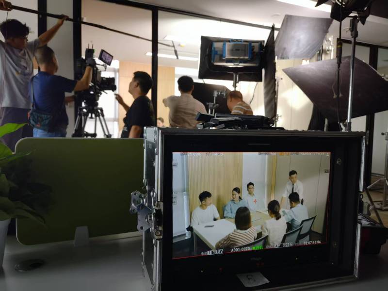 蛟河市TVC拍摄公司：科技产品视觉化大师，诠释未来感与功能美学
